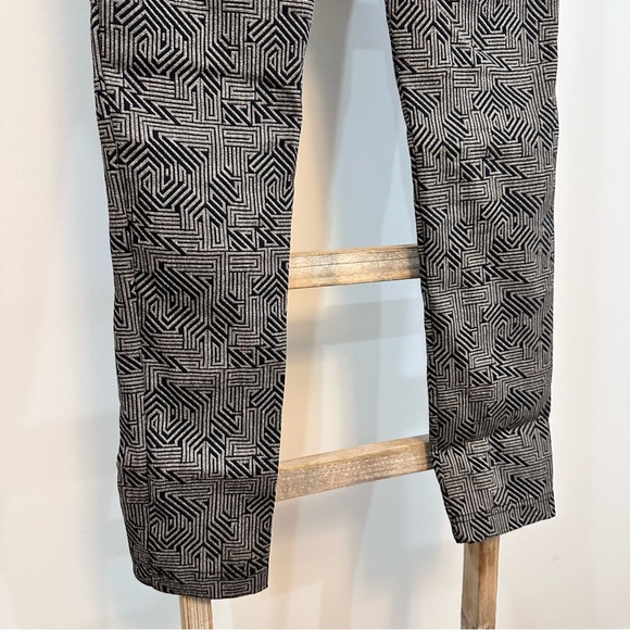 Joseph Ribkoff Pull On Pixie Pant Skinny Stretch Notched Geo Print 18352… - Picture 8 of 10